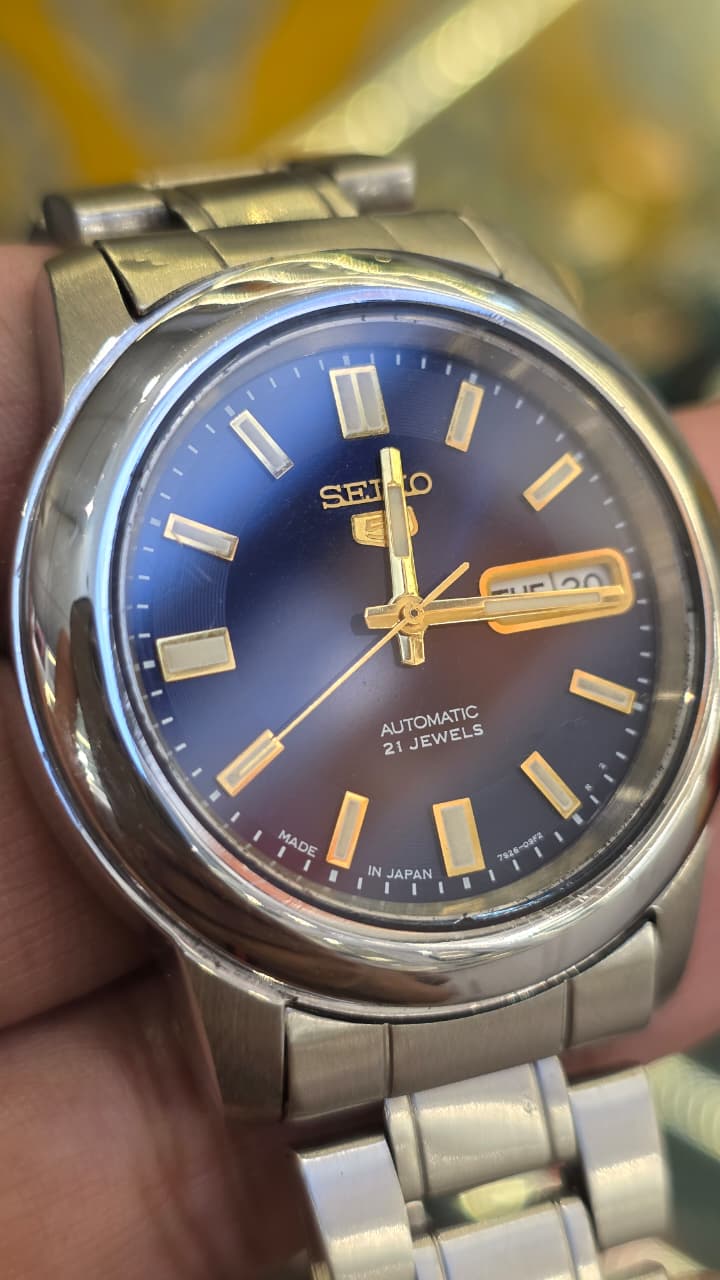 Seiko 5 Automatic blue dial watch with a stainless steel bracelet, model SNKK11K1. Size 39mm