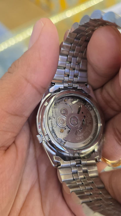 Seiko 5 (Reference 7S26-03B0 / SNKE87 variant)Movement: Seiko 7S26 automatic movement with 21 jewels